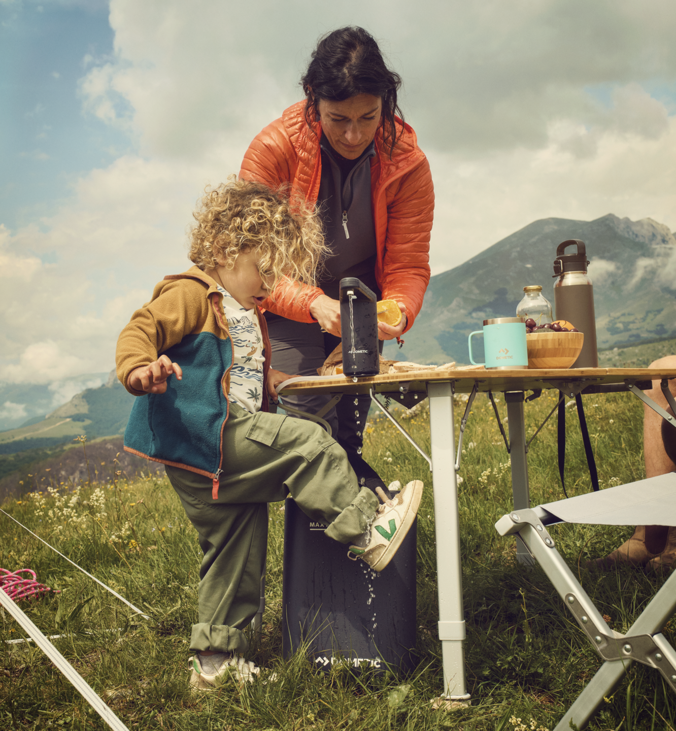 Dometic Go water jug and water faucet